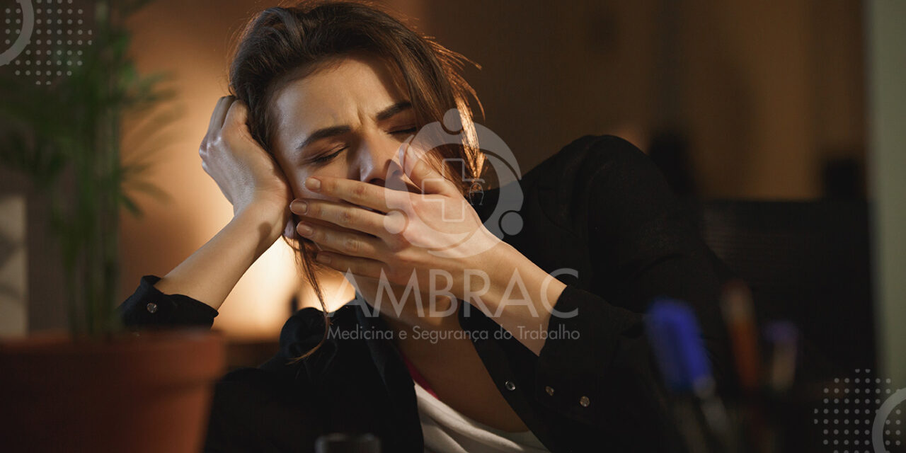 Medicina do Trabalho: O que é Sonolência Diurna Excessiva (SDE) e como evitar esta síndrome em seus colaboradores