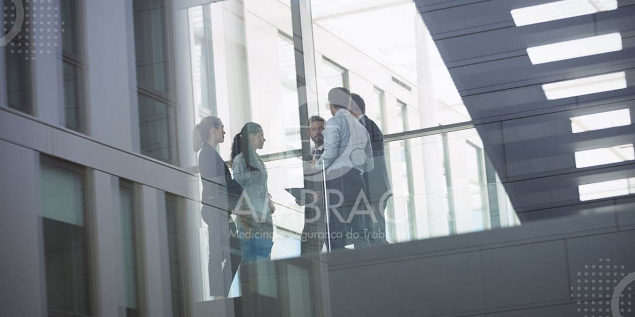 Ambiente de TRABALHO e produtividade em 2026: o que muda na prática