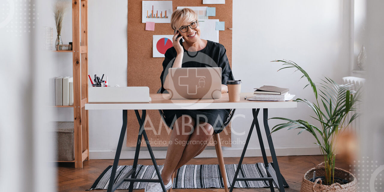 Home office e ergonomia 2026: 7 falhas críticas